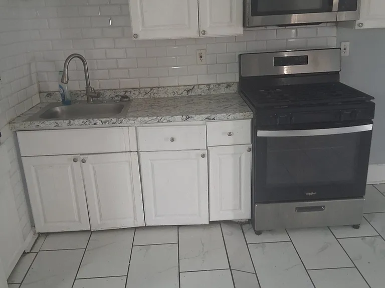 1197 Summit Ave #3 — Photo 1
