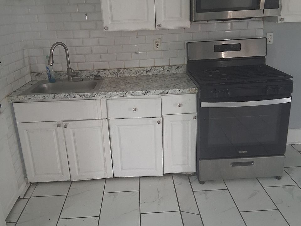 1st image of 1197 Summit Ave Floor 3