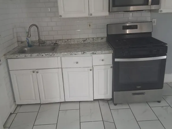 1197 Summit Ave Floor 3, Jersey City, NJ 07307