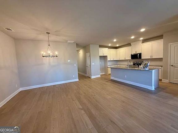 3rd image of 113 Elder Ct