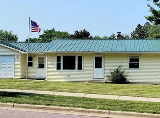 1017 4th St, Baraboo, WI 53913