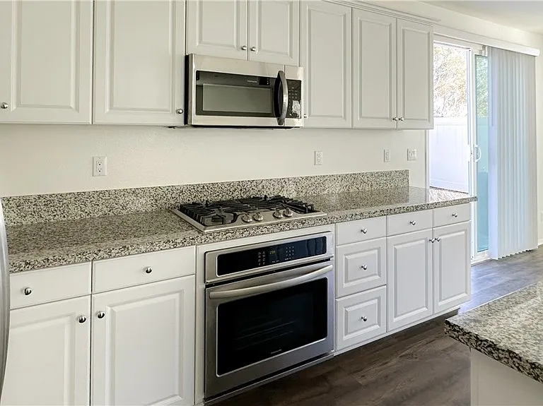 42688 Azure St — Photo 11