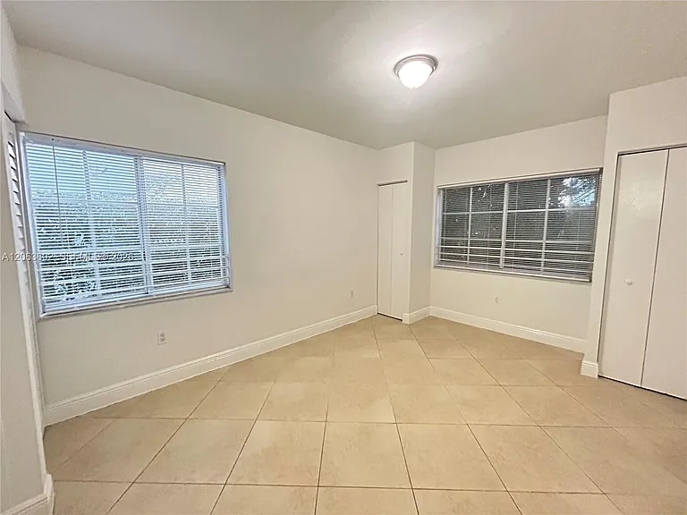 1034 Lenox Ave #10 — Photo 9