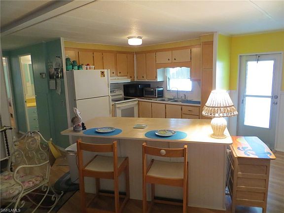 3rd image of 265 Shoreland Dr
