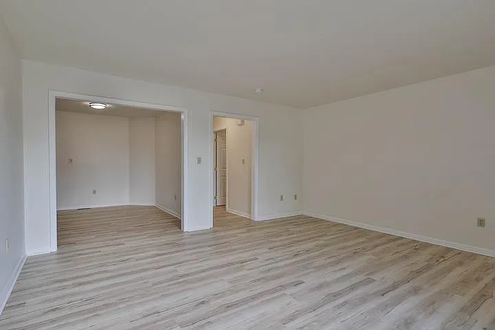 2 bed, 1210 sqft, $1,975 — Photo 3