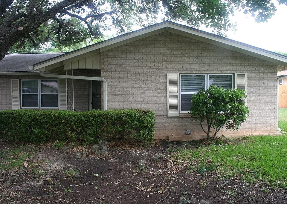 1st image of 212 A&b Sw Manor Dr