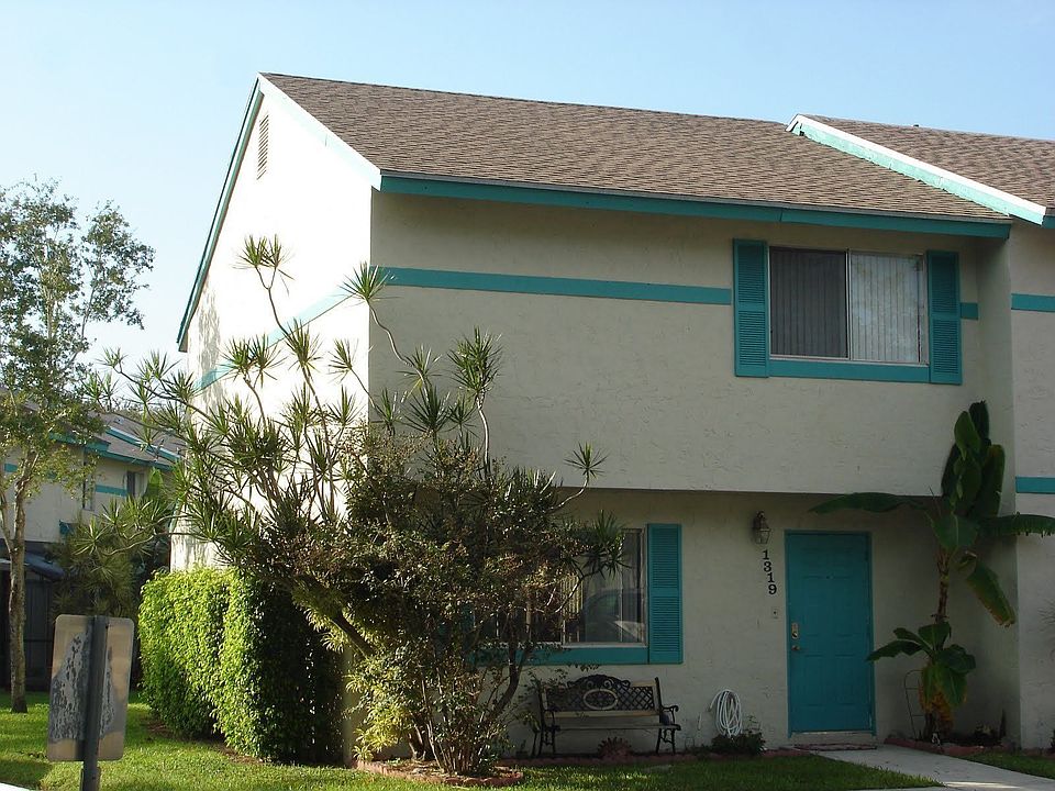 End your home search here with this desirable and RARELY available corner unit