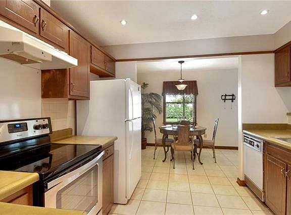 5th image of 333 Westmeade Dr