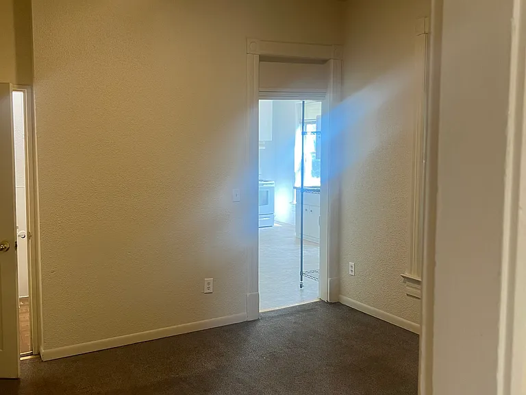 602 11th St #2 — Photo 12