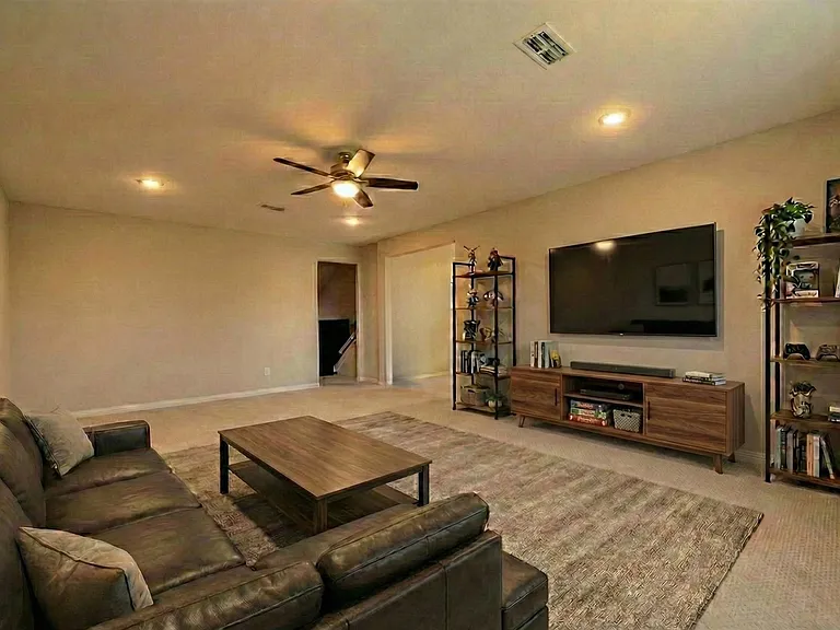 1911 Donna Temple Ct — Photo 17