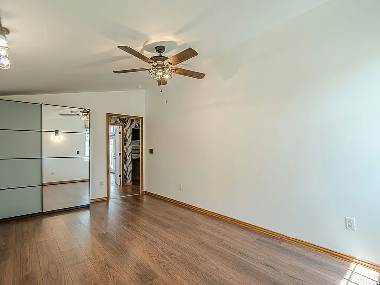 227 Devonshire Dr — Photo 37