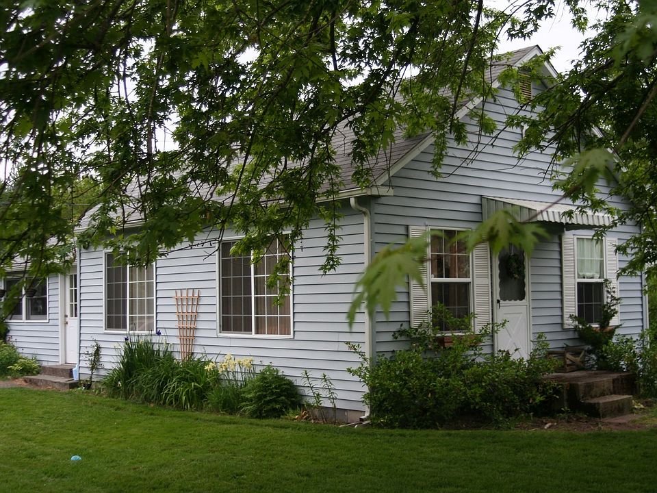 Front viewed from 356th st ct s