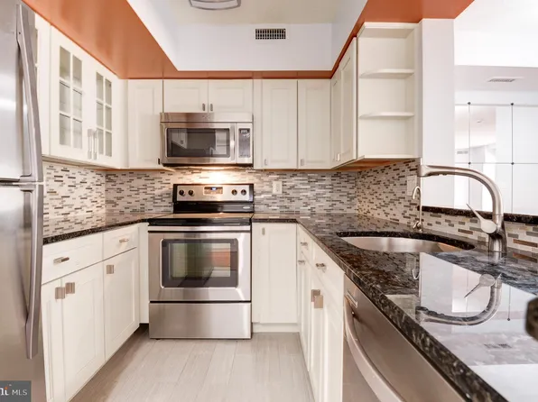 2400 Clarendon Blvd APT 608, Arlington, VA 22201