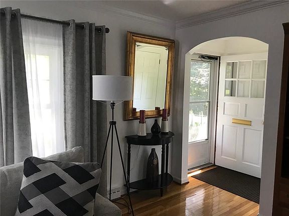 5th image of 9 Spruce Ln