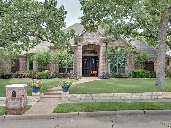 2nd image of 1307 Arboledas Ln