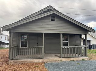 221 Conger Ln, Grants Pass, OR 97527