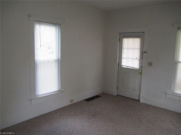 3rd image of 902 Bellevue Ave