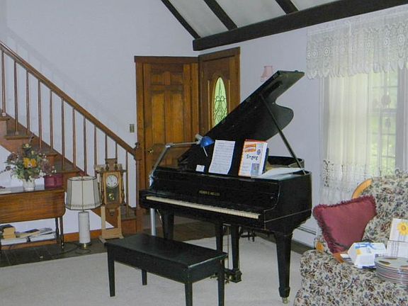 living rm with piano