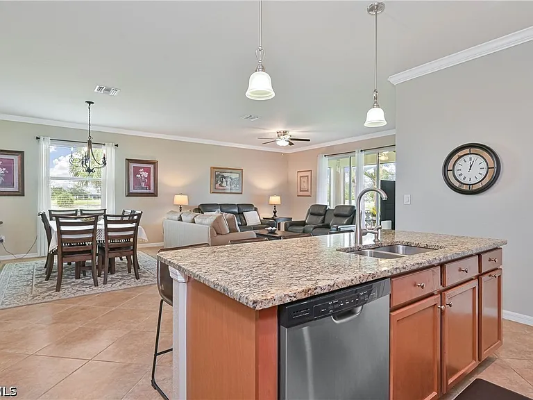 3153 Walnut Grove Ln — Photo 11