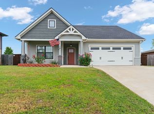 1523 Berry Dr, Cleburne, TX 76033