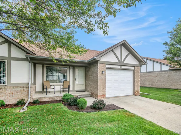 15914 Magnolia Dr S, Clinton Township, MI 48038