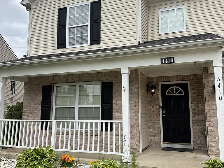 4410 Viva Ln — Photo 2