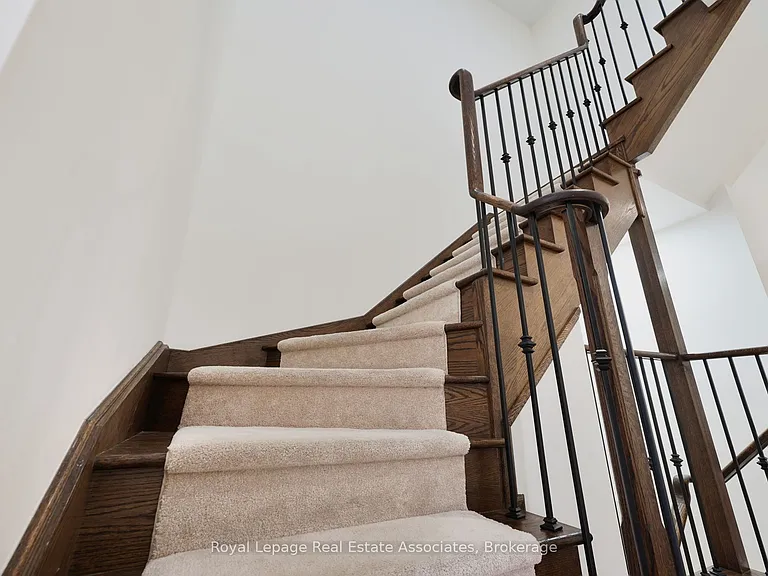 41 Mazarine Ln — Photo 23