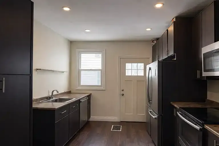 5 bed, 2.0 bath, $3,400 — Photo 2