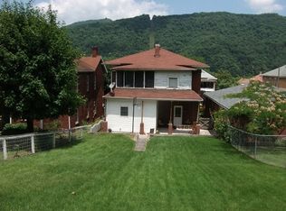 712 Temple St, Hinton, WV 25951