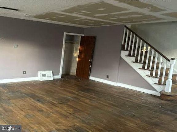 3rd image of 813 Arbor Rd