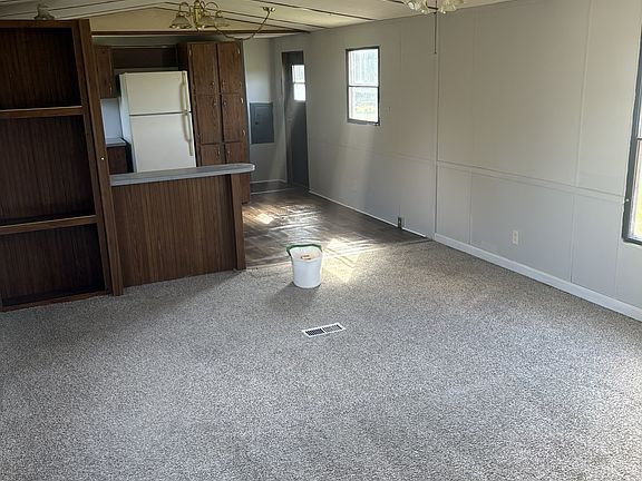 4th image of 186 Ashley Brook Ln