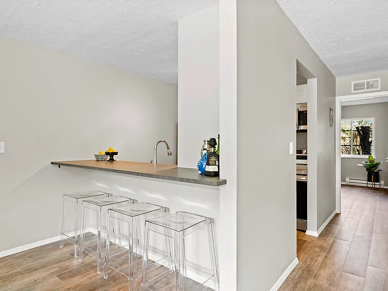 10524-10532 Clifton Blvd — Photo 29
