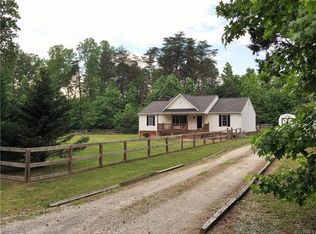 4000 W Chapel Dr, Goochland, VA 23063