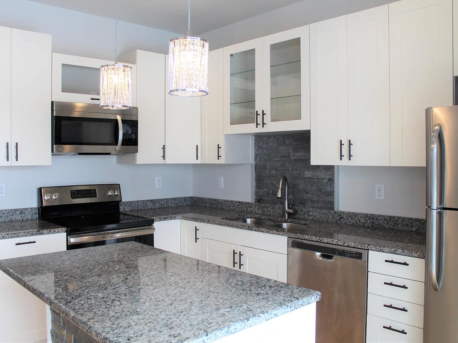 502 Oak St. N. — Photo 1