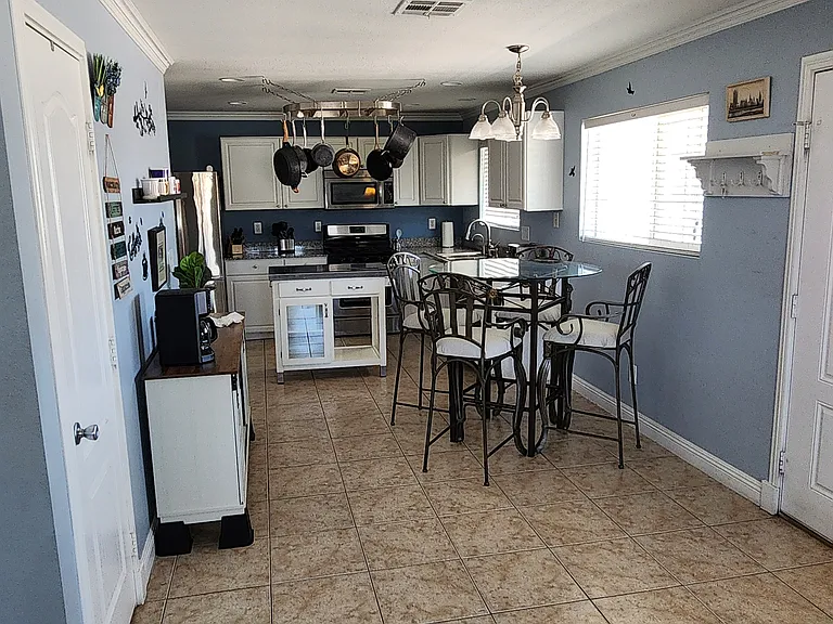 318 Fife St — Photo 33