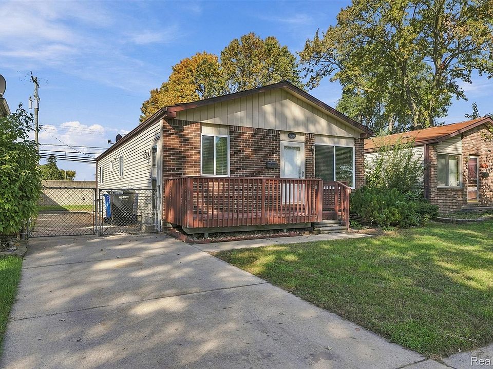 28793 Groveland St, photo 3