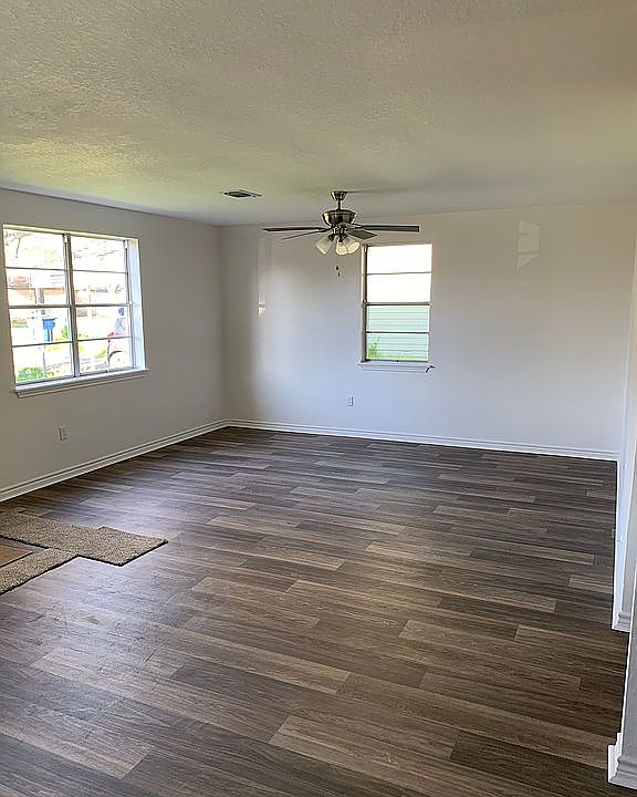 612 E Plum St, Angleton, TX 77515 Zillow