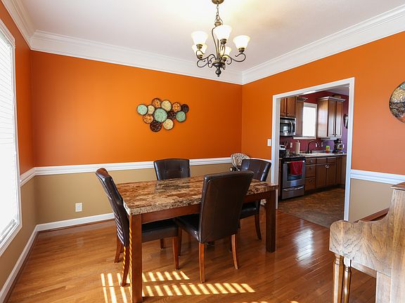 2nd image of 939 Willow Cir