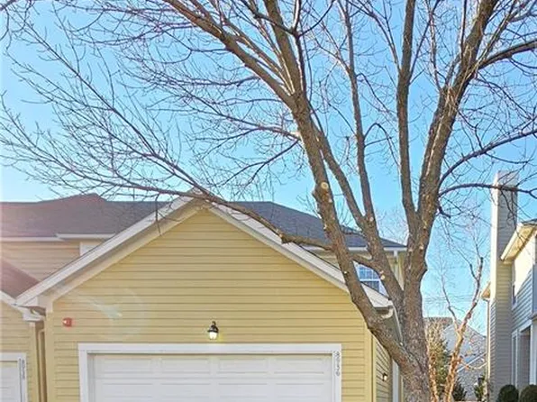 8936 Boehm Dr, Lenexa, KS 66219