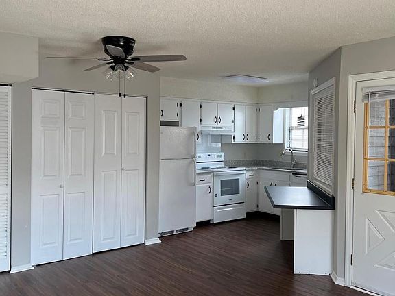 3rd image of 34 Woodlawn Dr W #4