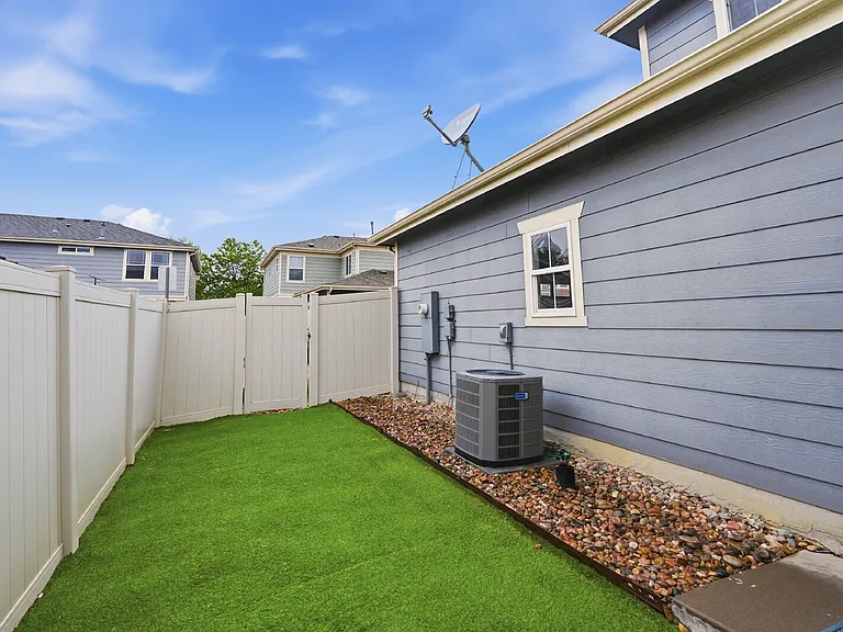 10448 Garland Dr — Photo 15