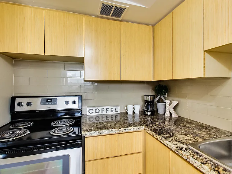 625 Roselawn Ave — Photo 22