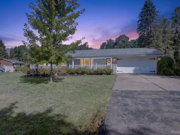 1910 Alton Cir, Commerce Township, MI 48390