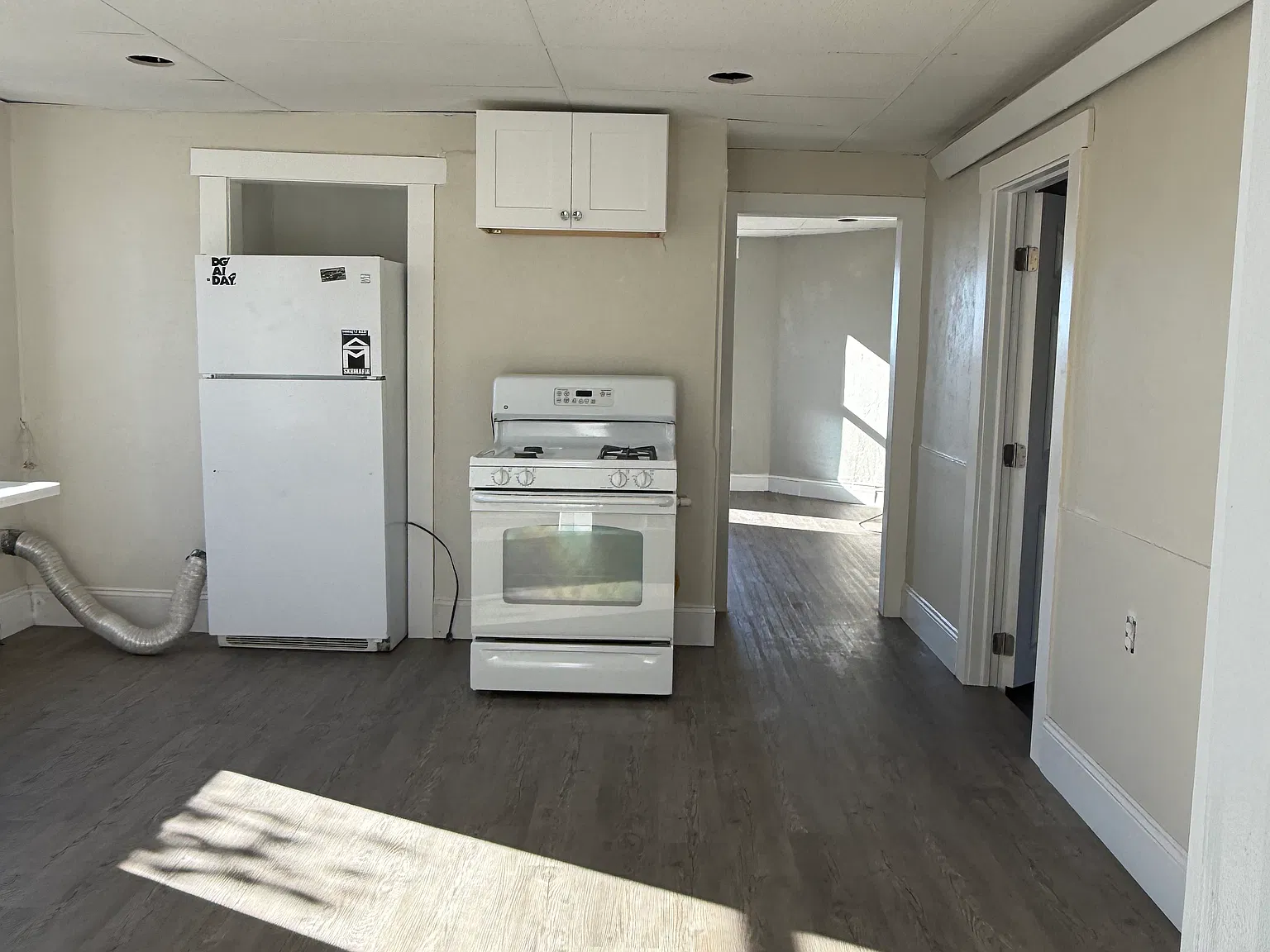 2 bed, 1000 sqft, $1,800 — Photo 3