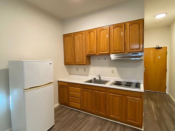 3rd image of 1012 Grant Ave #2D