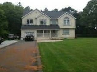 68 1st St, Brentwood, NY 11717