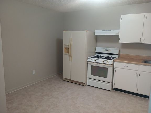 4th image of 1850 S Main St #7