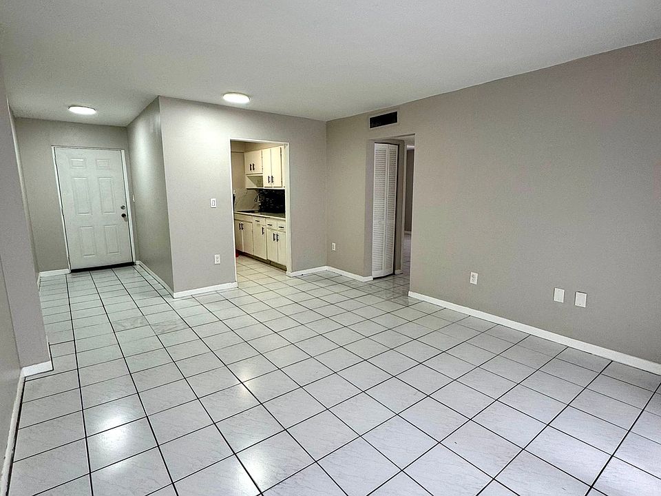1st image of 428 SW 5ta Ave #304