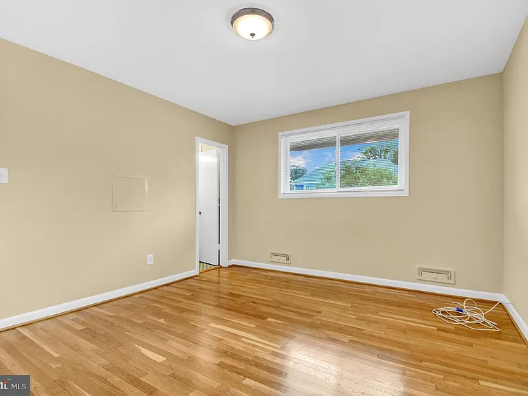 10228 Farnham Dr — Photo 17