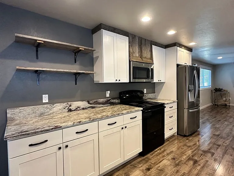 18 N Western Ave — Photo 10